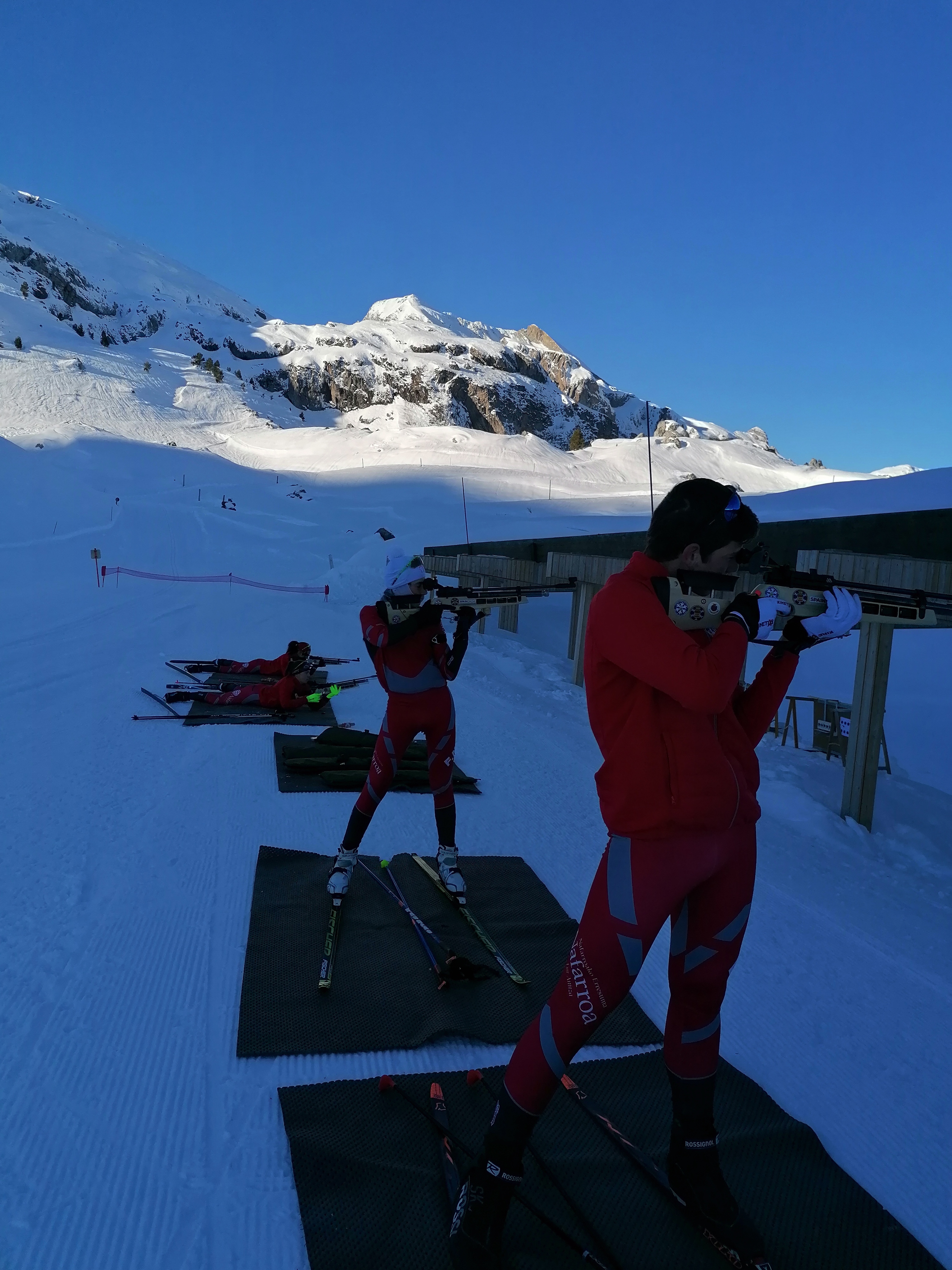 Primer entrenamiento en nieve del equipo navarro de biathlon